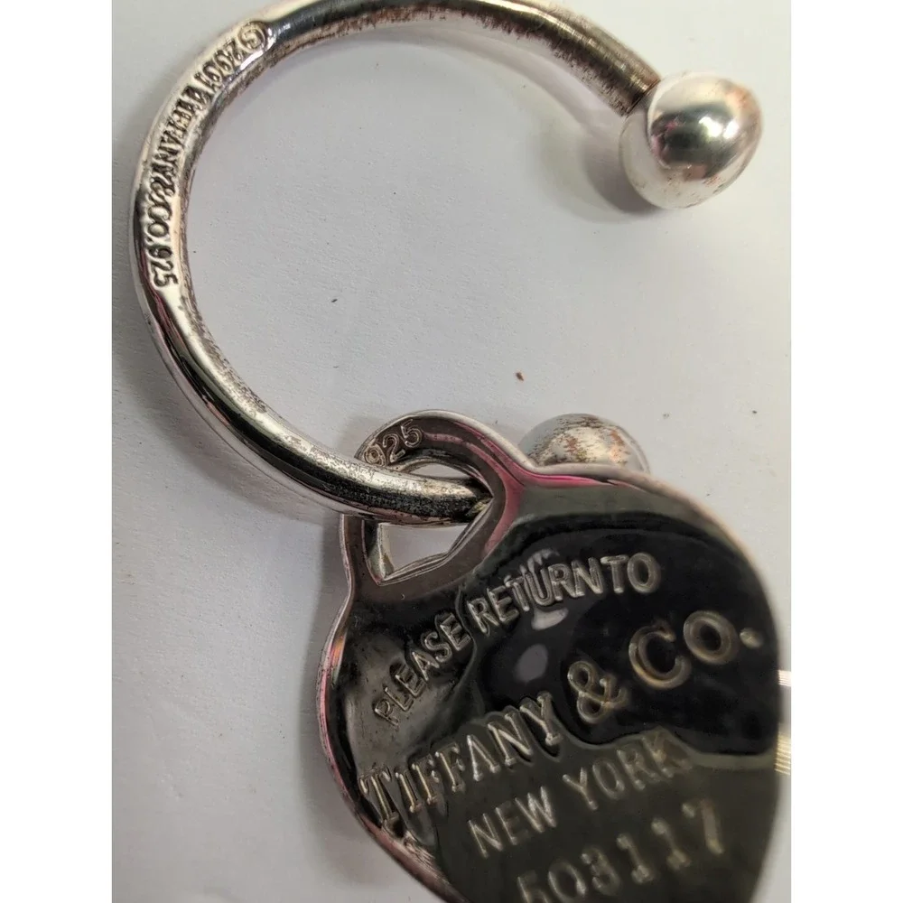 PLEASE RETURN TO TIFFANY & CO. 2001 HEART KEYCHAIN TWIST